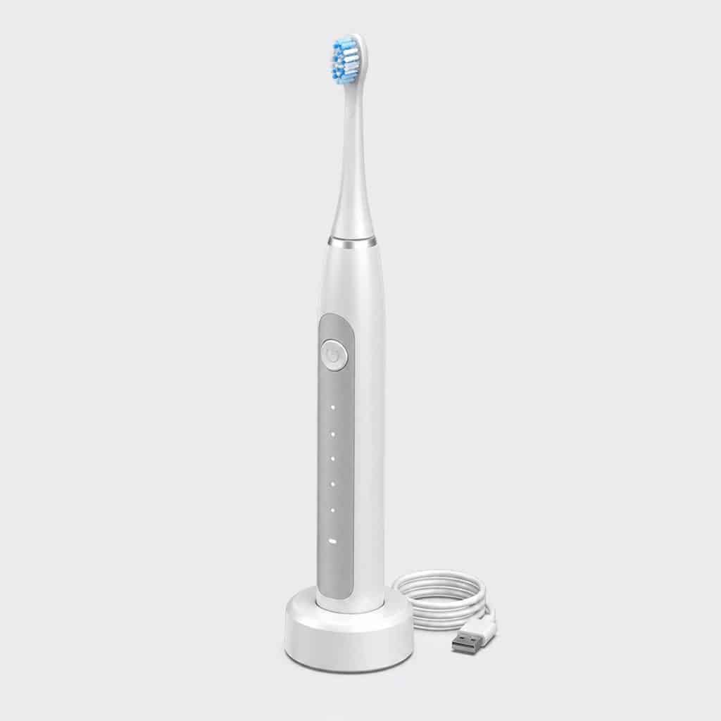 Brosse à dent électrique avec mode gencives sensibles et son chargeur