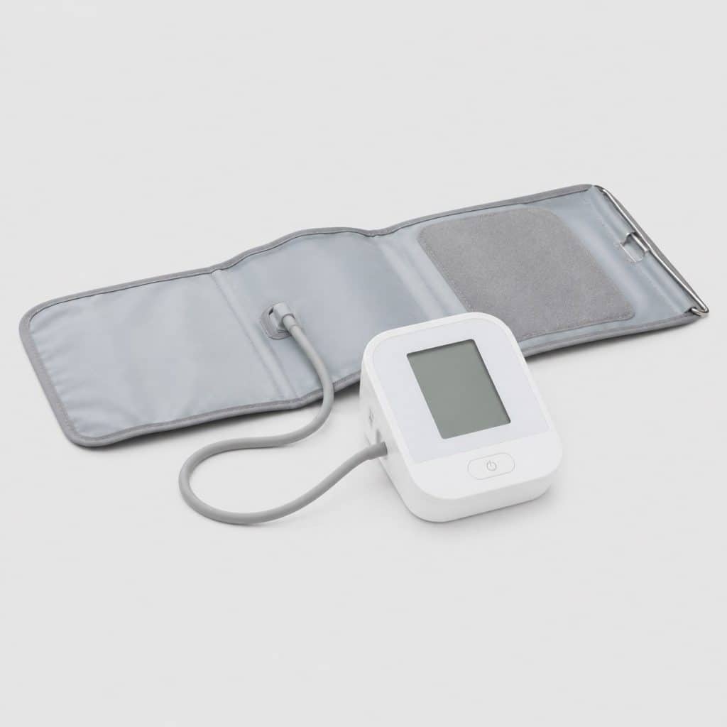 Tensiomètre de bras avec brassard ajustable universel posé à plat